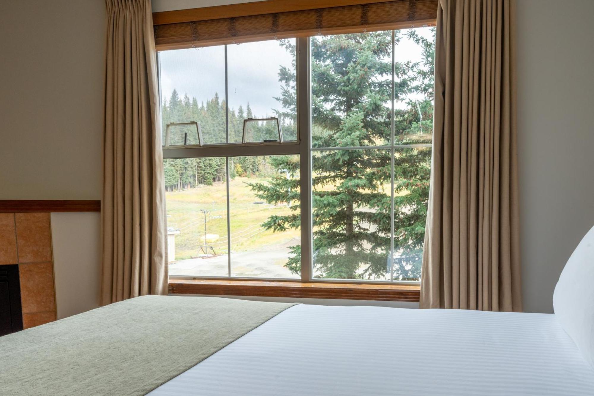 Sundance Lodge Sun Peaks Exteriör bild