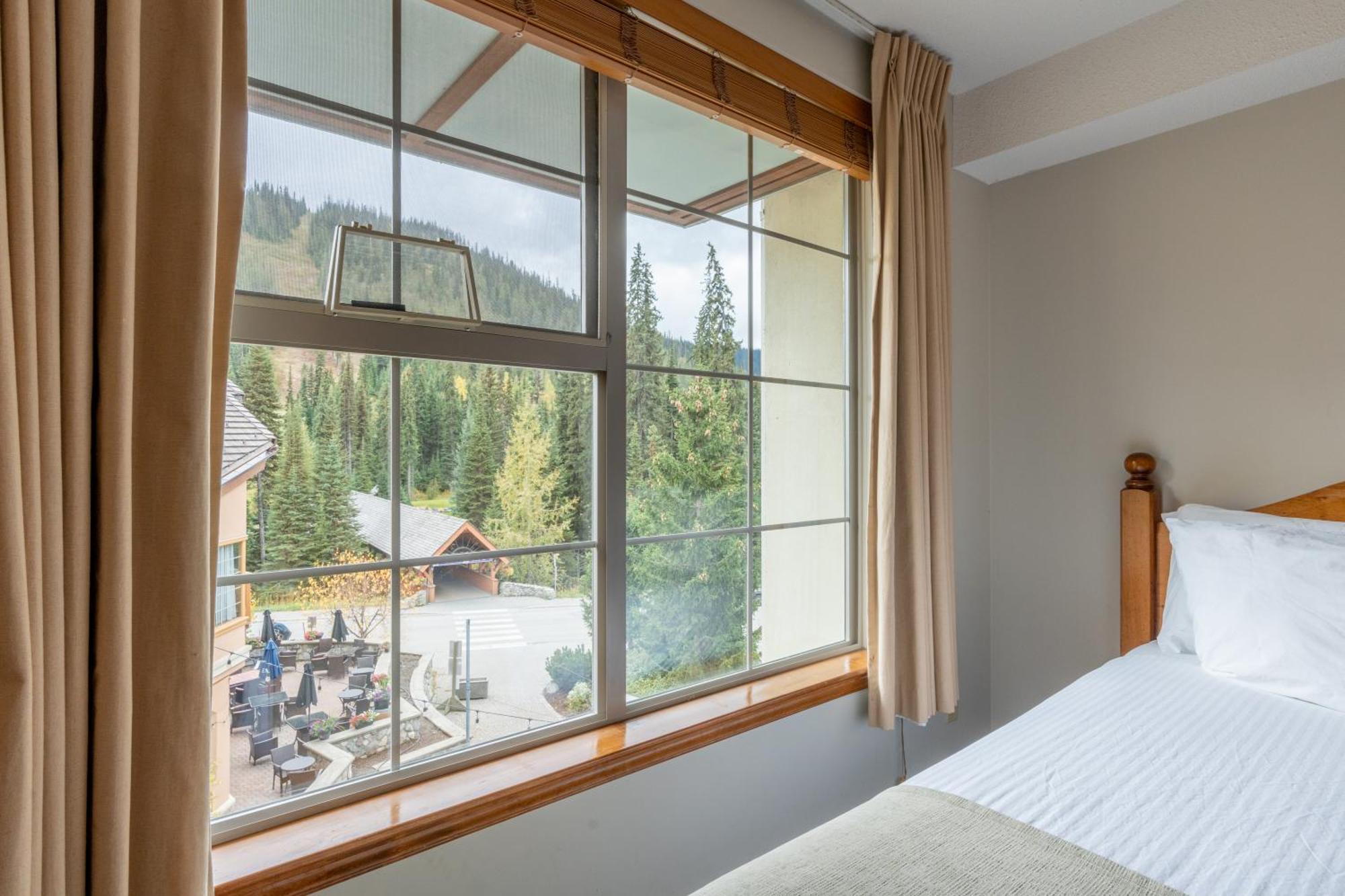 Sundance Lodge Sun Peaks Exteriör bild